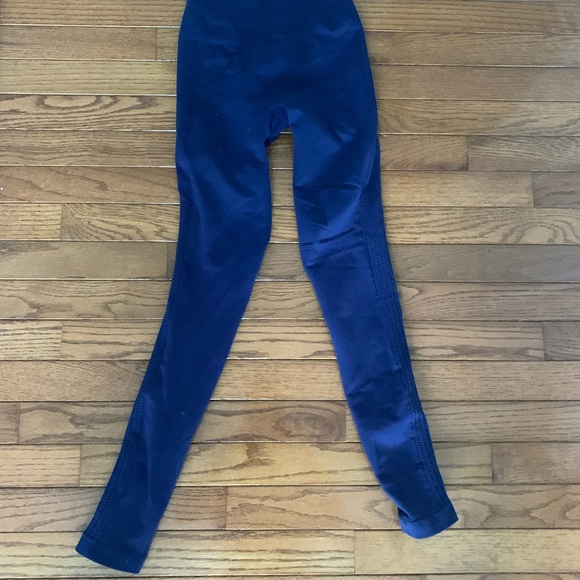 Seamless high waisted navy lululemon leggings - Picture 3 of 4